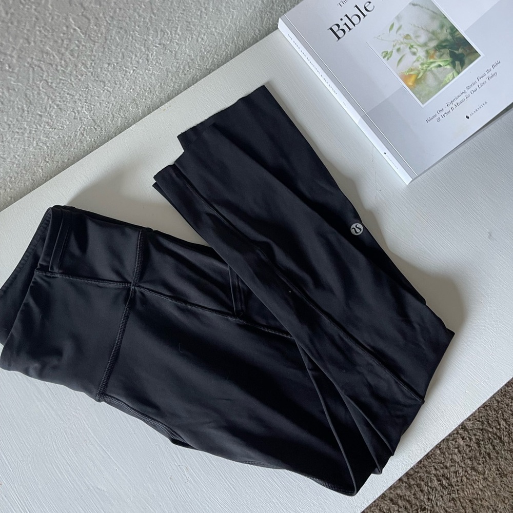 Lululemon Fast Free HR Crop II 23” Size 6 / LW6BCXS